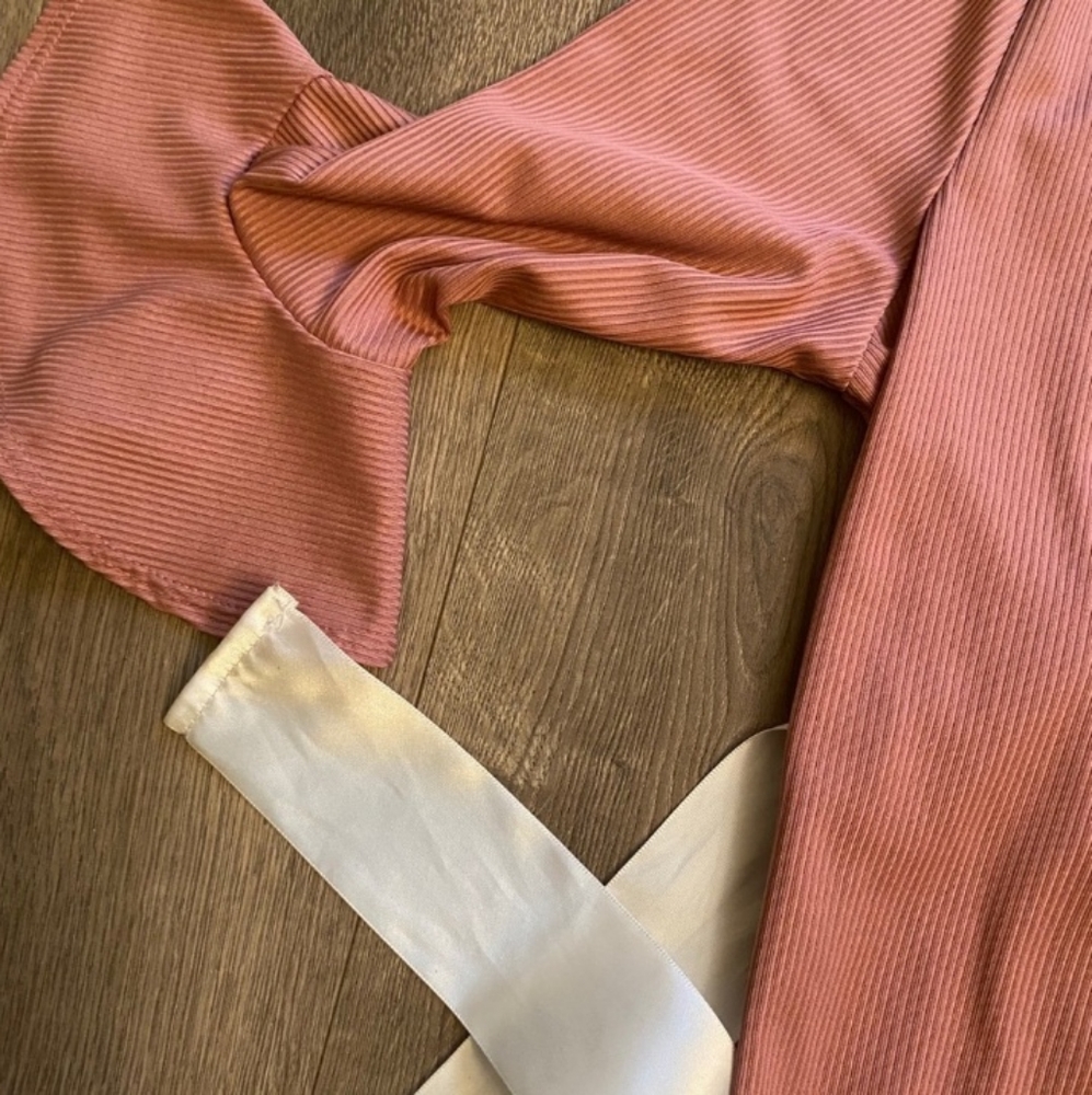 Timing Open Back Bodysuit - Picture 5 of 9